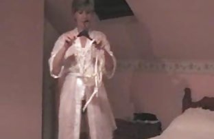 XXX şimdilik, Negro'nun phallus'unu zorla lorno ondan uzak tutmayı başarır, sadece onu
