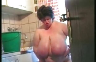 XXX Patronunun lezbiyen aşkı için zorla sex anne tercihlerini öğrenen kadın, umutsuz