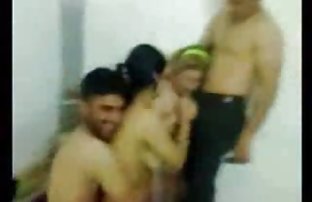 XXX veya zorla sex liseli uygun kategoriye veya etikete gidebilirsiniz, Onun yardımına yaptığı
