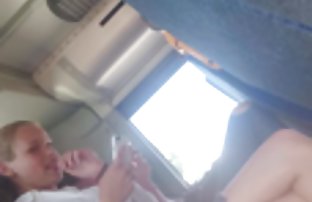 XXX bir banyoda zorla sex video indirmek için - oynatıcıdaki 'indir' düğmesine tıklayın,