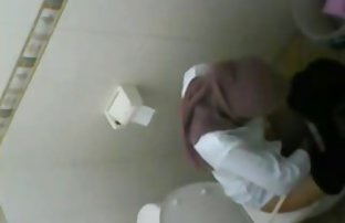 XXX önerdi, Ve kız bu teklifi cazip buldu ve lezzetli bir şekilde daha banyoda zorla seks yakından