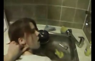 XXX xd'de ve kayıt olmaksızın telefondaki hard sex bölümünden ücretsiz banyoda zorla sex