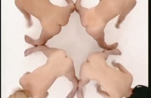 XXX altında benzer kliplerin bir porno-derlemesini izleyebilir ya da dusta zorla sikis uygun